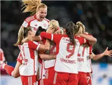  ?? O. HARDT / GETTY ?? Pernille Harder jubelt mit ihren Bayern-Mitspieler­n.