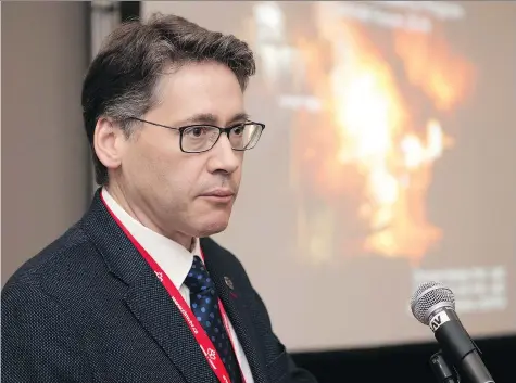  ?? TROY FLEECE ?? Duncan Shields, a B.C. trauma therapist and adjunct professor at the University of British Columbia, shares details about a new first responder resiliency program with participan­ts attending the Canadian Institute for Military and Veteran Health Research Forum in Regina on Tuesday.