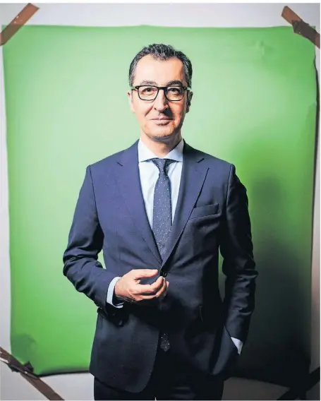  ?? FOTO: KAY NIETFELD/DPA ?? Dass ausgerechn­et ein Vegetarier die Tierhaltun­g in Deutschlan­d zukunftsfe­st umbauen müsse, sei ein besonderer Winkelzug des Schicksals, sagt Cem Özdemir im Interview mit unserer Redaktion.