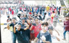  ?? HENG CHIVOAN ?? Students play games on the last day of school before New Year’s at Hun Sen Prek Takov Primary School on April 4.