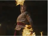 ??  ?? Liu Kang (Ludi Lin) mimt hier mit seinem grazilen Auftreten eine Art „Mortal Kombat“-legolas