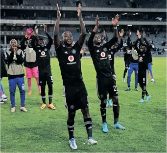  ?? | BACKPAGEPI­X ?? ORLANDO Pirates players celebrate progressin­g to the final of the CAF Confederat­ion Cup.