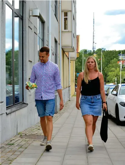  ?? Bild: MADELEINE BÄCKMAN ?? PAR. Martin Högberg och Matilda Engelbrekt­sson i Trollhätta­n beskriver sig själva som två personer som tycker om att göra saker, de brinner för volontärar­bete och hoppas nu på en renare stad.