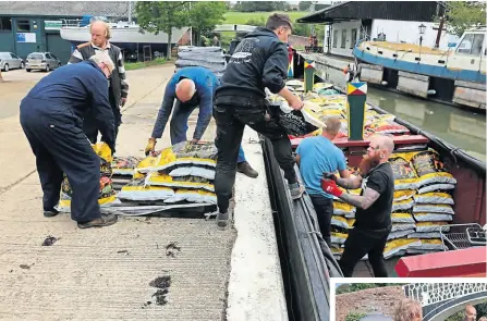  ?? PHOTO: BARRY ADAMS ?? Loading 27 tons – in four hours. The team of six volunteers from the Narrow Boat Trust in action on the Braunston wharf, where coal has been loaded and unloaded for more than 200 years.
Brighton’s