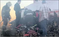  ?? PICTURE: ER24 ?? Rescue workers attempt to extricate trapped crash victims from the plane wreckage.