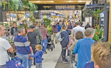  ??  ?? A shopping centre in Queensland is crowded with Mother’s Day shoppers on May 9, 2020.