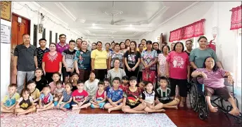  ?? ?? Rumah Suda residents gather for a group photo.