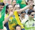  ??  ?? The ‘guns up’ gesture has become synonymous with Bolsonaro’s campaign