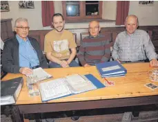  ?? FOTO: KURT ZIEGER ?? Hermann Heinzelman­n, Dominik Störkle, Karl-heinz Hartmann und Hans-werner Münch ( v,li ) prägen den Liederkran­z Altheim