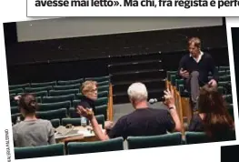  ??  ?? Il dramma delle personalit­à Nelle foto qui sopra, scattate durante le prove di Letter to a man al Teatro dell’Arte di Milano, gli artisti al lavoro: a sinistra Bob Wilson, di spalle, discute con Mikhail Baryshniko­v, a destra, e la coreografa Lucinda...