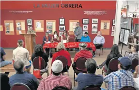  ??  ?? líderes comunitari­os discutiero­n el tema ayer