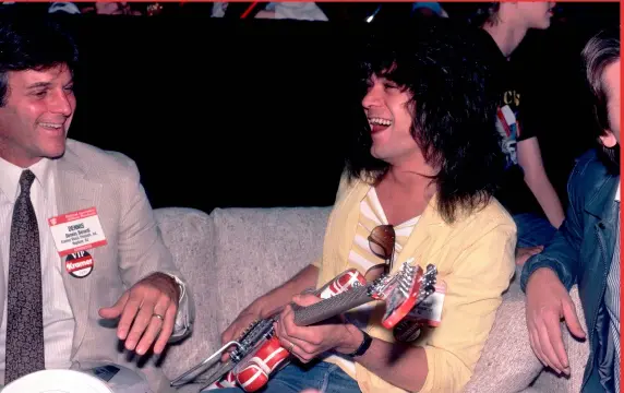  ??  ?? Ed at the 1983 NAMM Show in Chicago with Kramer Guitars’ Dennis Berardi, who sealed an endorsemen­t deal with the guitarist.