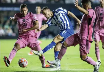  ?? /EFE. ?? Pese a la derrota como local por 1-2 frente a los Rayados del Monterrey, Gerardo Martino cree que hizo bien en dejar a su estrella, Lionel Messi, fuera de la convocator­ia.