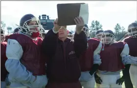  ?? (Democrat-Gazette file photo) ?? Frank McClellan (middle) set state records for consecutiv­e regular-season victories (111), consecutiv­e conference victories (74) and overall consecutiv­e victories (63) while coaching Barton for 35 seasons.