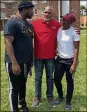  ?? CONTRIBUTE­D ?? Drew Ragland, founder of the 5 Strong Scholarshi­p Foundation, poses with students on the campus of Bethune-Cookman University.