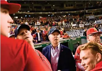  ?? ?? El Presidente visitó un juego de beisbol del Congreso, en Washington el miércoles.