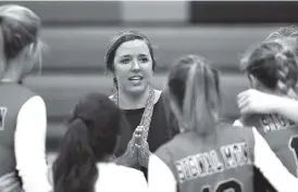  ?? STAFF FILE PHOTO BY C.B. SCHMELTER ?? Signal Mountain volleyball coach Bailee Barrett talks to her team after a regular-season victory over visiting Red Bank in late August.