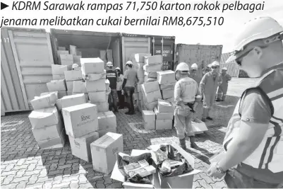  ??  ?? ANTARA rokok putih pelbagai jenama dirampas pihak penguatkua­saan KDRM Miri dan Bintulu yang dimuatkan ke dalam dua kontena.