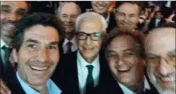  ?? CEDOC PERFIL ?? MUY SELFIE. Freire con los desarrolla­dores Costantini y Elsztain.