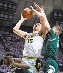  ?? MICHAEL CONROY AP ?? Purdue center Zach Edey (15) powers up to the basket over Michigan State center Carson Cooper (15) in the second half.