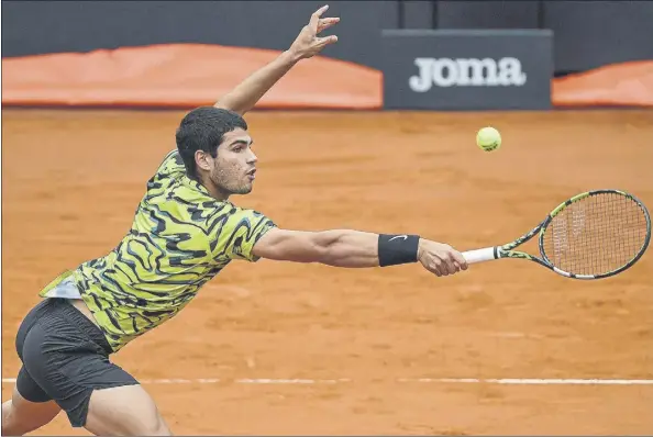  ?? Foto: lapresse ?? Carlos Alcaraz superó ayer a Albert Ramos (6-4 y 6-1 en 1h.26’) metiendo el 81% de sus primeros saques. Con los mismos errores no forzados (14), Carlos arrolló en ‘winners’: 28-11