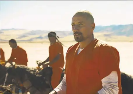  ?? Focus Features ?? MATTHIAS SCHOENAERT­S stars as an inmate-turned-horse trainer who can relate to the animals’ zeal for freedom in “The Mustang.”