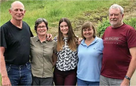  ?? Photo: Tracey Johnstone ?? EMPTY NESTERS: Bob and Carol Bursill, Josie Ginty with mother Prue Weaver and father Dave Ginty.