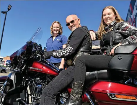  ?? Photos: Kevin Farmer ?? Jillian Huth (left) of Cancer Council Queensland with Darling Downs Harley Davidson Owners Group members Mark Wendt and Jasmine Warner at the launch of the Cruise for Cancer ride.