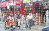  ?? BHUSHAN KOYANDE/HT PHOTO ?? Non-essential shops open in Kalbadevi on Monday.