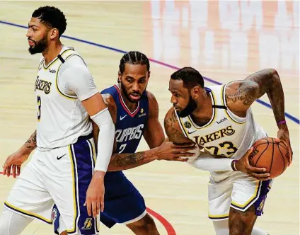  ?? Brian Rothmuller / Getty Images ?? The Lakers and LeBron James, right, and the Clippers and Kawhi Leonard already have clinched playoff berths. The Lakers need to have a combinatio­n of three wins or three Clippers losses to seal the No. 1 seed.