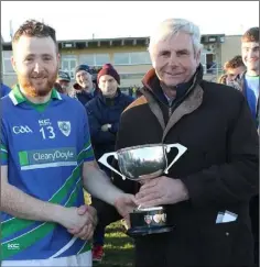  ??  ?? Bobby Goff presenting the cup to club colleague J.J. Doyle.