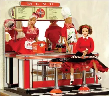  ?? PHOTOS BY CATHIE COWARD, THE HAMILTON SPECTATOR ?? This Coca-Cola soda fountain with Waitress Barbie, Chef Ken and Poodle Skirt Barbie is one of Kelnay’s favourites.