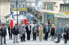  ??  ?? Elus, associatio­ns patriotiqu­es et porte-drapeaux