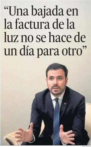  ?? JUAN CARLOS ?? Alberto Garzón, ayer, durante la entrevista, en la Delegación del Gobierno en Sevilla.