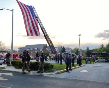  ??  ?? Firefighte­rs cheer hospital workers at Abington-Jefferson Hospital.