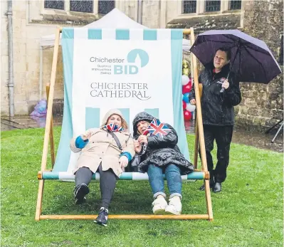  ?? ?? Chichester BID, who co-ordinated the event, enjoying the big deck chair