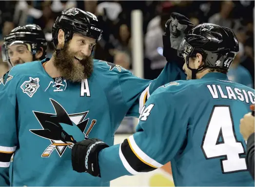  ?? PHOTO D’ARCHIVES ?? Marc-Édouard Vlasic pense que son coéquipier Joe Thornton a encore deux ou trois autres saisons dans le réservoir.