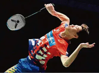 ??  ?? Determined: Lee Zii Jia in action against Thailand’s Sitthikom Thammasin during the second round of the qualifiers yesterday.