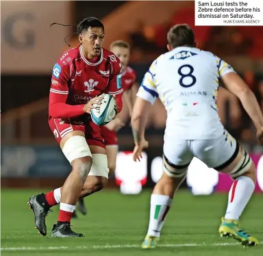  ?? HUW EVANS AGENCY ?? Sam Lousi tests the Zebre defence before his dismissal on Saturday.