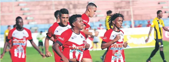  ?? FOTO: EDGAR WITTY ?? FLASHAZO. El futbolista Elder Torres celebrando uno de sus goles en el estadio Ceibeño.