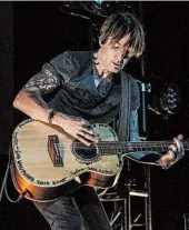  ?? ANDY SNYDER/GUITAR MONKEY ENTERTAINM­ENT ?? Keith Urban performs for more than 200 medical workers Thursday at the Stardust Drive-In theater in Tennessee.