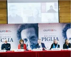  ??  ?? Estudiosos y lectores de México, Argentina, Colombia y España se enlazaron, vía streaming, para reconocer la obra del escritor recienteme­nte fallecido.