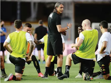  ?? LAPRESSE ?? Filippo Inzaghi, 47 anni, il tecnico mentre trasmette alla squadra gialloross­a indicazion­i tecniche e di gioco