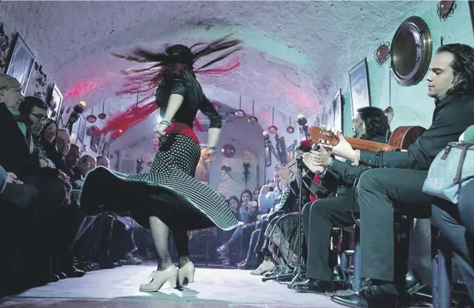  ?? ?? Viel Spaß beim Einfangen: Flamenco in Sacromonte, Granada.
Foto: Cueva Zambra la Faraona