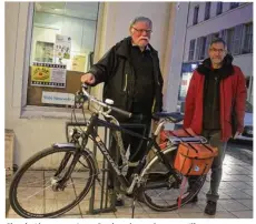  ??  ?? Claude Lievens et Jean Cordonnier estiment qu’il y a encore beaucoup à faire pour les cyclistes.