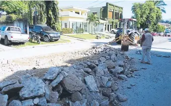  ??  ?? RESPUESTA. Por fin se podrá transitar sin problemas por la calle 13 sin dañar los vehículos.