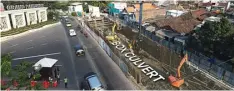  ??  ?? INFO PROPERTI PROGRES: Pengerjaan jalan box culvert dikebut siang dan malam. Hanya membutuhka­n waktu 5 menit ke tol menuju Bandara Juanda, 15 menit ke Pakuwon Mall, dan 25 menit ke pusat kota, Tunjungan Plaza.