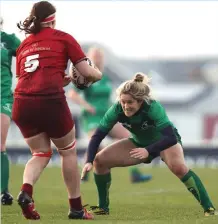  ??  ?? Connacht’s Alison Miller lines up the tackle on Munster’s Chloe Pearse at the Sportsgrou­nd last weekend