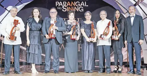 ?? ?? The recipients of the Lifetime Achievemen­t Award at the second ‘Parangal ng Sining’ of the Film Developmen­t Council of the Philippine­s (FDCP) under the leadership of chairperso­n Jose ‘Joey’ Javier Reyes.