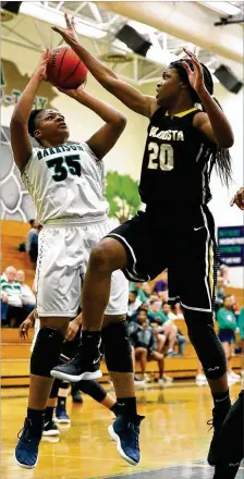  ?? CURTIS COMPTON / CCOMPTON@AJC.COM ?? Valdosta’s Iyania Williams blocks a shot by Harrison’s Edith Gordon in a AAAAAA quarterfin­al Tuesday night at Harrison High School in Kennesaw. Valdosta won 54-49.